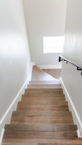 Heb jij kinderen in huis en twijfel je over de veiligheid van de trap? Maak de open trap dicht, zorg voor verlichting en volg deze tips om het veiliger te maken!